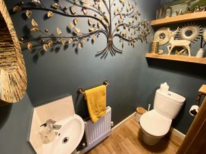 Guest WC- click for photo gallery